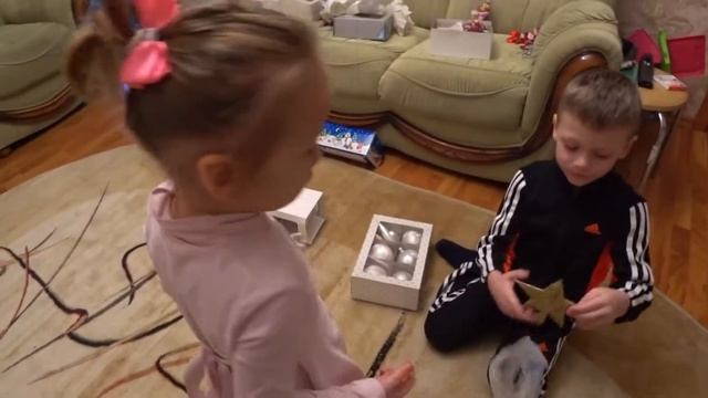 Семейка Влог наряжаем новогоднюю елку смотреть онлайн