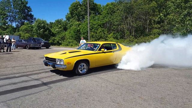1974 Plymouth Roadrunner Burnout смотреть онлайн