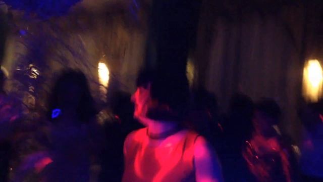 69 Freak Street Бумажное и конфетти шоу! смотреть онлайн