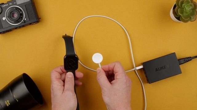 How to Charge the Apple Watch SE || Apple Watch SE смотреть онлайн