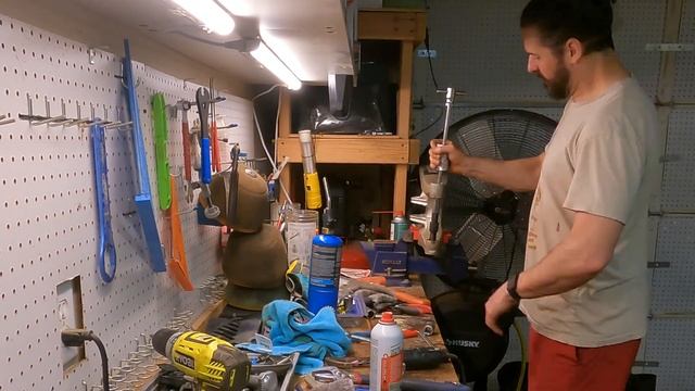 Removing Rusted Swing Arm Bearings смотреть онлайн