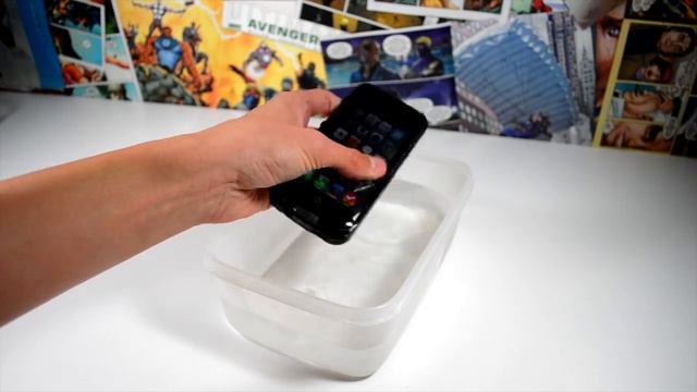 iPhone 5/5s Dropped In Water?! Lifeproof Case Water Test! (Waterproof Case) смотреть онлайн