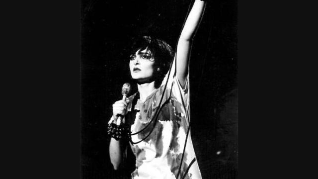 Siouxsie & The Banshees - Fall From Grace смотреть онлайн