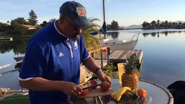 Curtis is Cooking , shopping for Fresh Apples смотреть онлайн