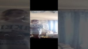 (\/) 
(• •) 
/﹥😍