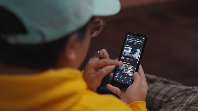 $200 Smartphone with 2 SCREENS... again? смотреть онлайн