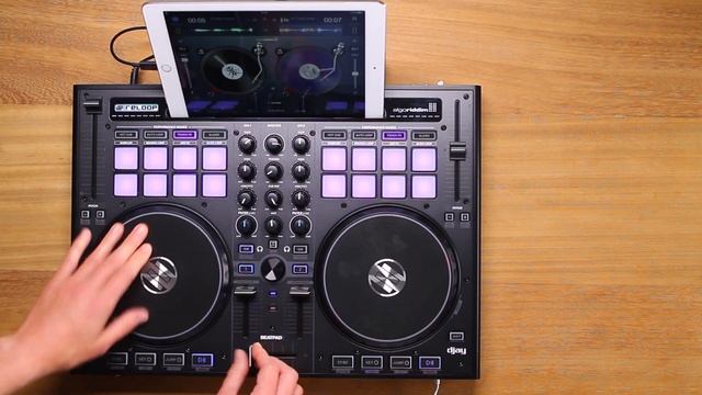 Emma Short-E - Reloop Beatpad 2 / djay 2 Demo смотреть онлайн