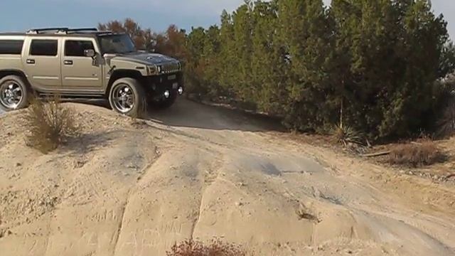 2003 Hummer H2 flips over with 24" wheels! смотреть онлайн