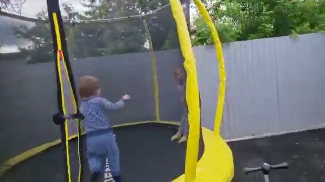 ДЕТСКИЙ KOENIGSMANN T-8 PRO / ОТЗЫВ НА БАТУТ ДЛЯ ДАЧИ / КАРКАСНЫЙ БАТУТ С ЗАЩИТНОЙ СЕТКОЙ / ОТЗЫВ смотреть онлайн