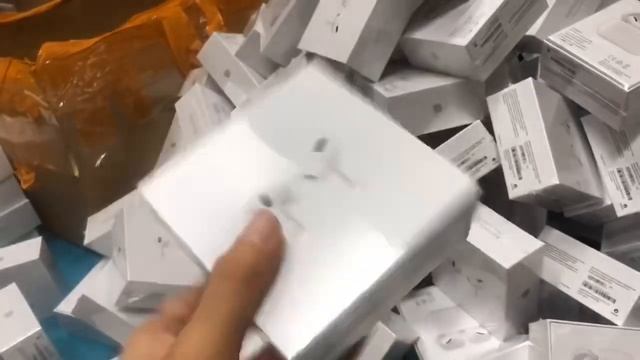 AirPods pro смотреть онлайн