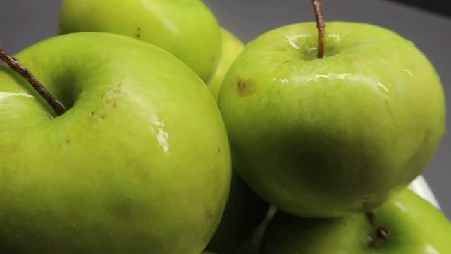 5 Surprising Health Benefits of Eating Green Apples смотреть онлайн