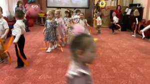 Танец с лентами "Лучики весенние". Группа №7 "Светлячки"