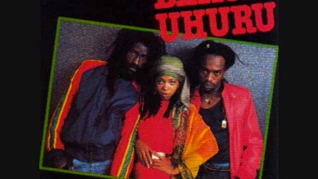 Black Uhuru vs. Augustus Pablo - Cassava Piece vs. Guess Who's Coming To Dinner смотреть онлайн