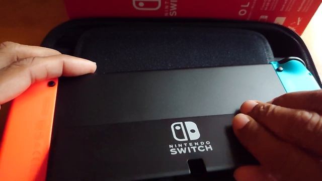 How to Remove or Insert Micro SD card in a Nintendo Switch OLED смотреть онлайн
