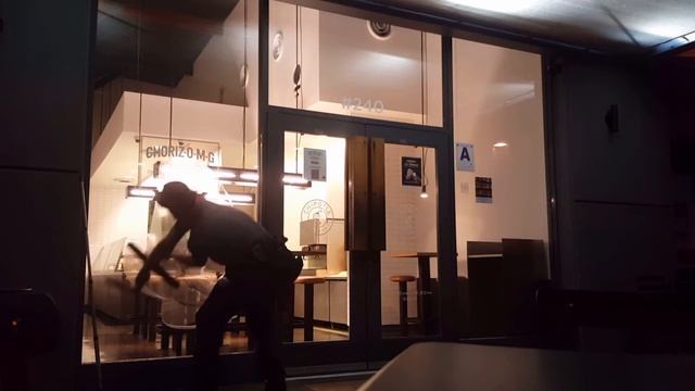 Window Cleaning Techniques - Dual Wielding and intro to the A Slide. How to wash a window like a pr смотреть онлайн