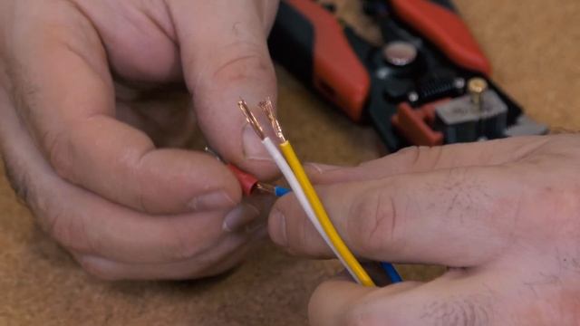 Как одним инструментом снять изоляцию, резать, опрессовывать? | Стриппер EKF смотреть онлайн