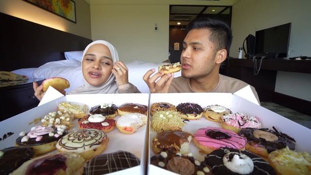 Aku beli SEMUA JENIS DONUT! dekat BIG APPLE! смотреть онлайн