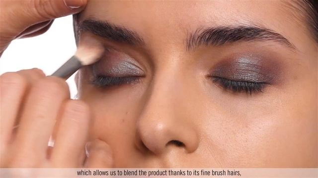 HOW TO: Navy Metallic Eyes | MAC Cosmetics смотреть онлайн