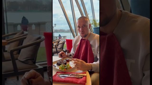 Ем стейк #шилов #дмитрийшилов смотреть онлайн