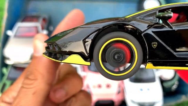 Box Full of Model Cars, Lamborghini Scv12, BMW i8, Lykan Hypersport, Bentley GT, Nissan GTR R35 смотреть онлайн