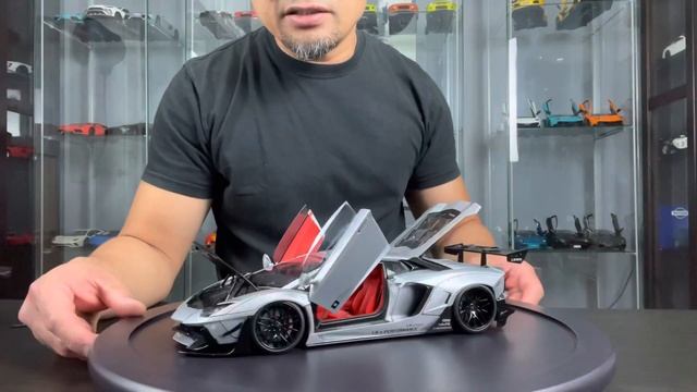 {UNBOXING AND REVIEW} 1:18 Lamborghini Aventador Liberty Walk 2.0 by Autoart смотреть онлайн