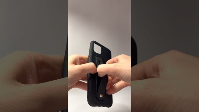 Как пользоваться ремешком на чехол iPhone #чехлы #iphone11 #iphone13 смотреть онлайн