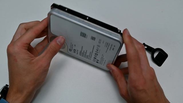 How to Install a Hard Drive into My Cloud EX2 Ultra смотреть онлайн