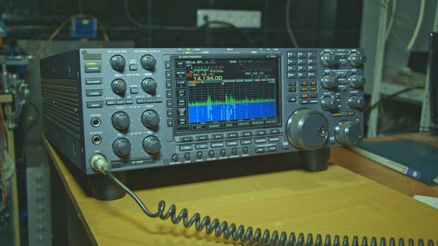 В эфире работает Icom-7800.