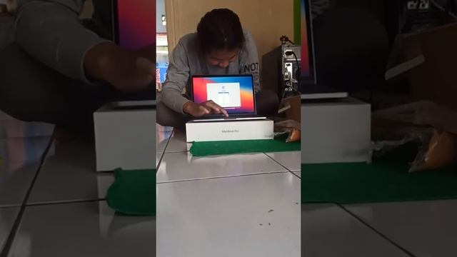 Unboxing MacBook Pro M1 2020 смотреть онлайн