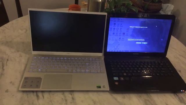 Windows 7 Toshiba Laptop vs the Windows 10 Dell Laptop shut down test смотреть онлайн
