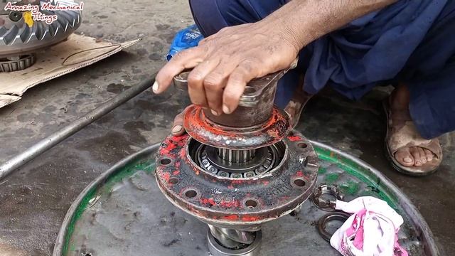 How to Repair Differential Gear Of A Isuzu truck ☆REBUILD Isuzu truck Broken Rear Differential смотреть онлайн