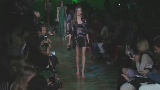 Elie Saab Paris Woman SS 2018 смотреть онлайн