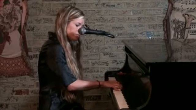 Charlotte Martin - Cloudbusting & The District Sleeps Alone Tonight (KGRL 2009) смотреть онлайн