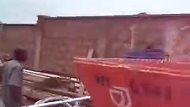 Spraying Knauf MP75 gypsum plaster with a PFT G54 in Africa смотреть онлайн