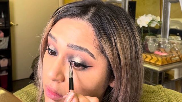 SMOKEY HALO EYE SHADOW смотреть онлайн