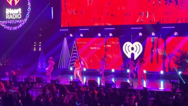 Ava Max: Sweet but Psycho - Dallas TX, American Airlines Center, November 29, 2022 смотреть онлайн