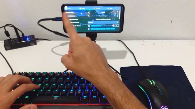 COMO JOGAR ROBLOX NO MOBILADOR SEM BUGS! BLOX FRUITS - Teclado e mouse no celular смотреть онлайн