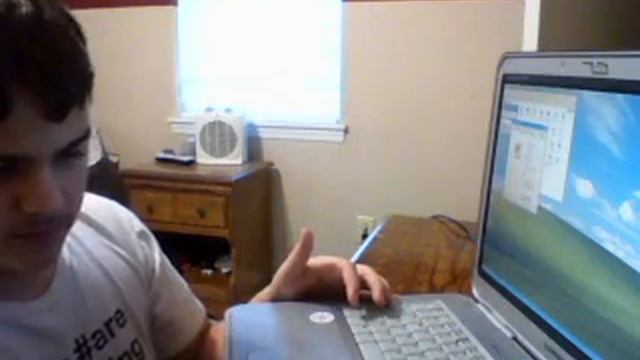 A Look at a Compaq Presario R-3000 laptop running Windows XP, and an audio game (read description) смотреть онлайн