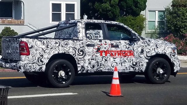 What's Hiding Underneath? New Ram Dakota truck or 2021 Jeep Grand Wagoneer SUV? смотреть онлайн