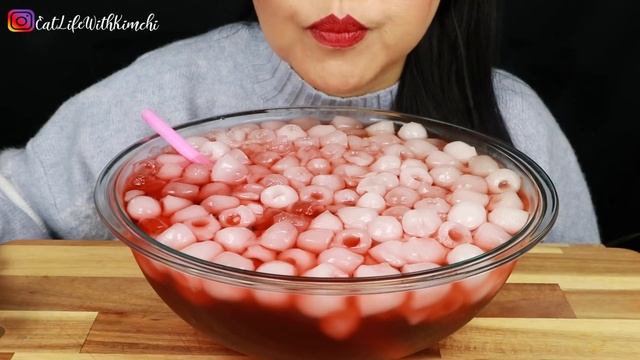 GREEN APPLE & STRAWBERRY FANTA IGLOO ICE CEREAL EATING SOUNDS ~ ASMR (No Talking) смотреть онлайн