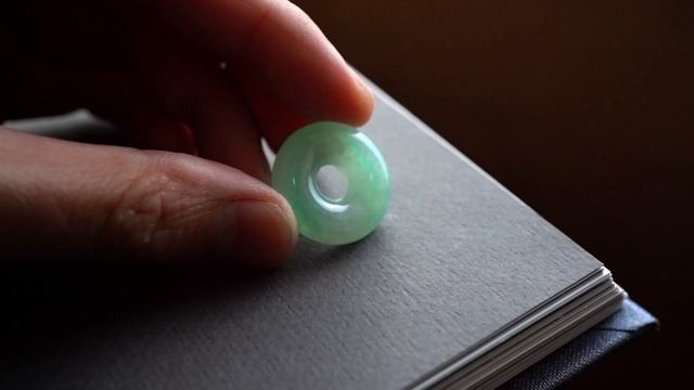Ice green apple green jade Heki みずみずしい質感　たっぷりの厚みを持つ翡翠の玉璧　翠々爛々 смотреть онлайн