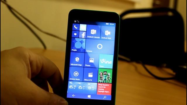 Hands on with Windows 10 Mobile Build 10586 смотреть онлайн