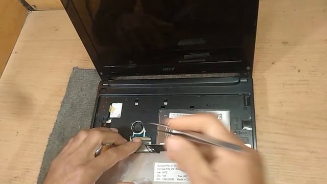 Comment ouvrir le capot inférieur acer aspire one смотреть онлайн