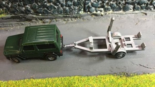 Faller Car System SUV with an installed towbar