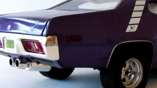 1/18 PLYMOUTH ROADRUNNER (1971) смотреть онлайн