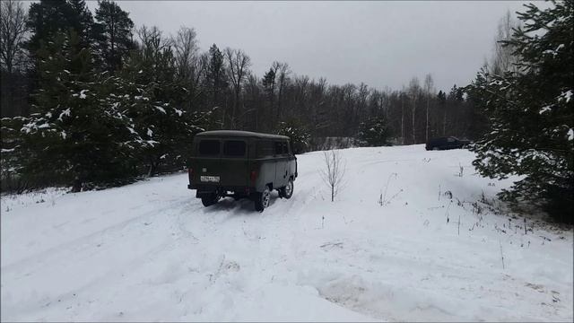Буханка и Джип Чероки по снегу . Россия против Америки. смотреть онлайн