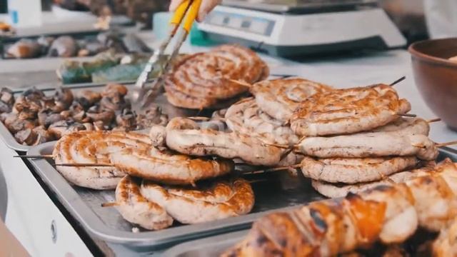 Ready-to-Eat Grilled Meat in a Street Food Shop Window. Ready-made Food on Party смотреть онлайн