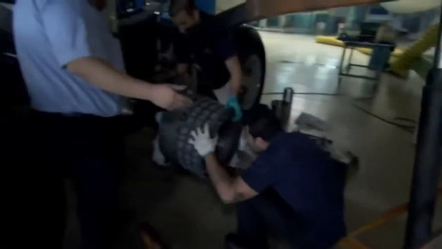 Ultimate Airport Dubai S02E02 Firefighters | Customs Border Patrol смотреть онлайн