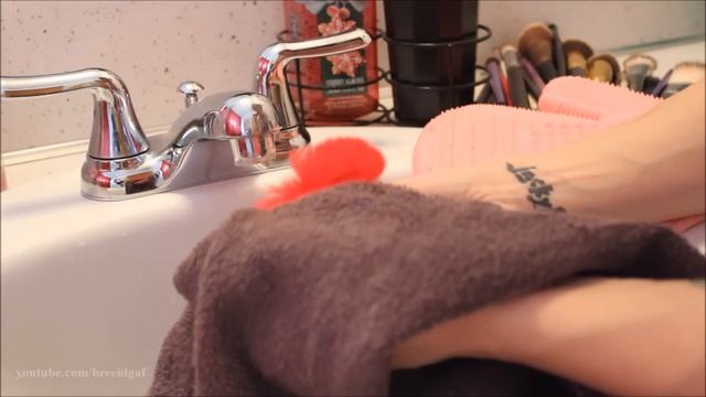 How I Deep Clean My Makeup Brushes & Beauty Blenders! смотреть онлайн
