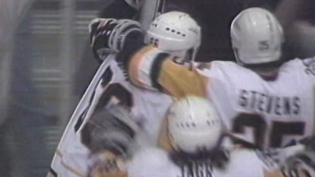 Lemieux's Game-Winner Against Chicago in the Stanley Cup Final | Biggest Goals in Penguins History смотреть онлайн